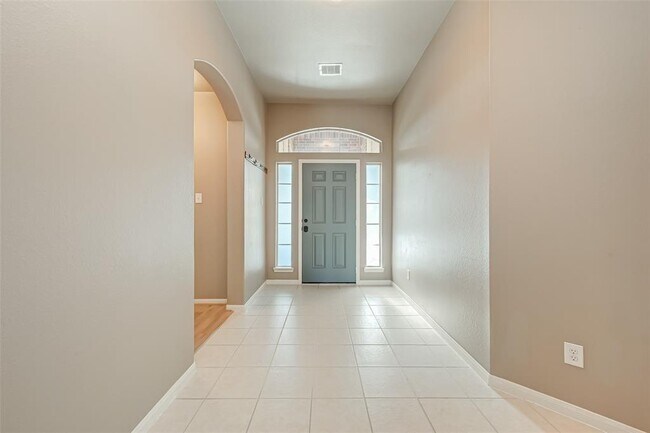 Building Photo - 2439 Marquette Trail