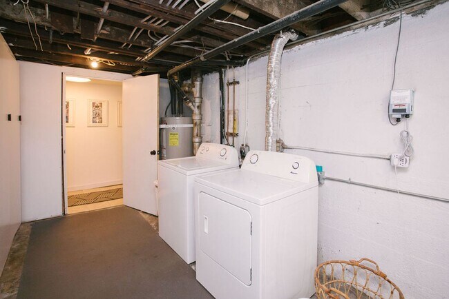 Building Photo - One of a kind house with on-site laundry, ...