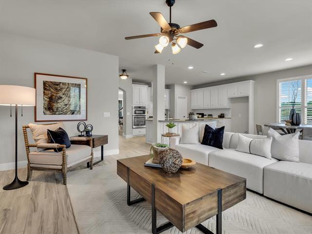 Building Photo - 310 Hawthorn Dr