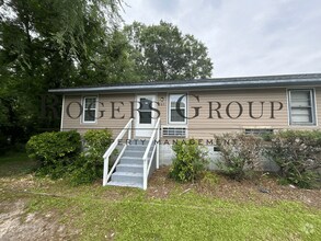 Building Photo - #450 - 807-809 Hughes St Duplex