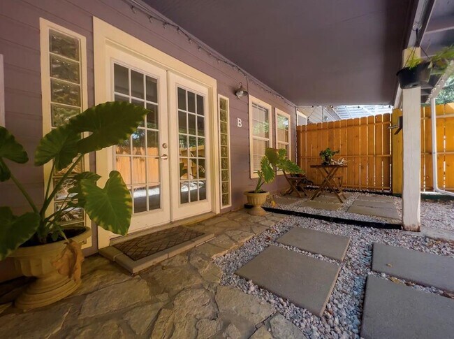 Building Photo - 211 Lessin Ln