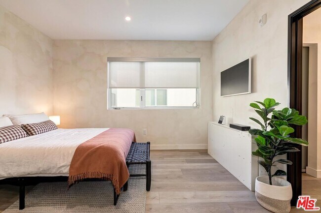 Building Photo - 957 Figueroa Terrace