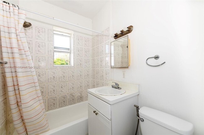 Building Photo - 820 Euclid Ave