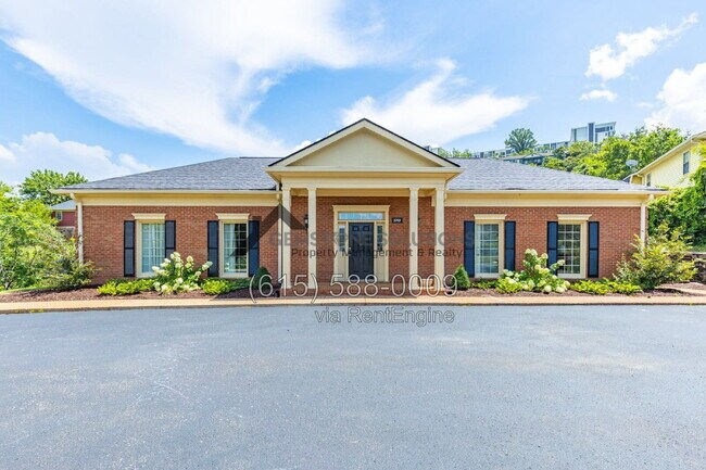 Building Photo - 717 Fox Ridge Dr