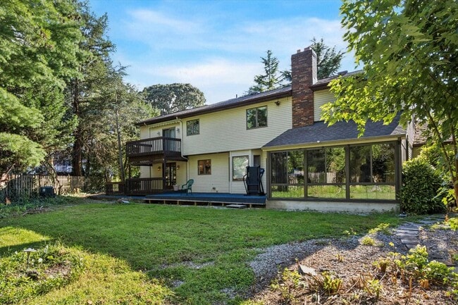 Building Photo - 2 Woodstock Dr