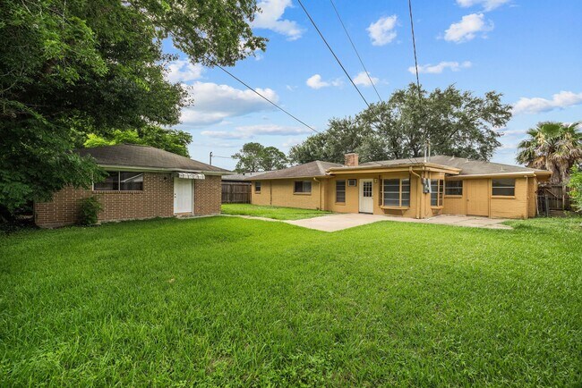 Building Photo - 5554 Beechnut St