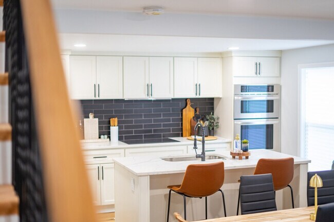 Building Photo - 24 Seth St