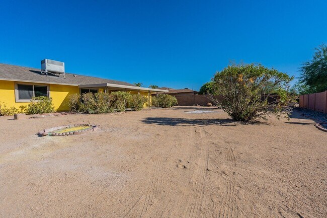 Building Photo - Modern Updated Home in Gated Community of ...