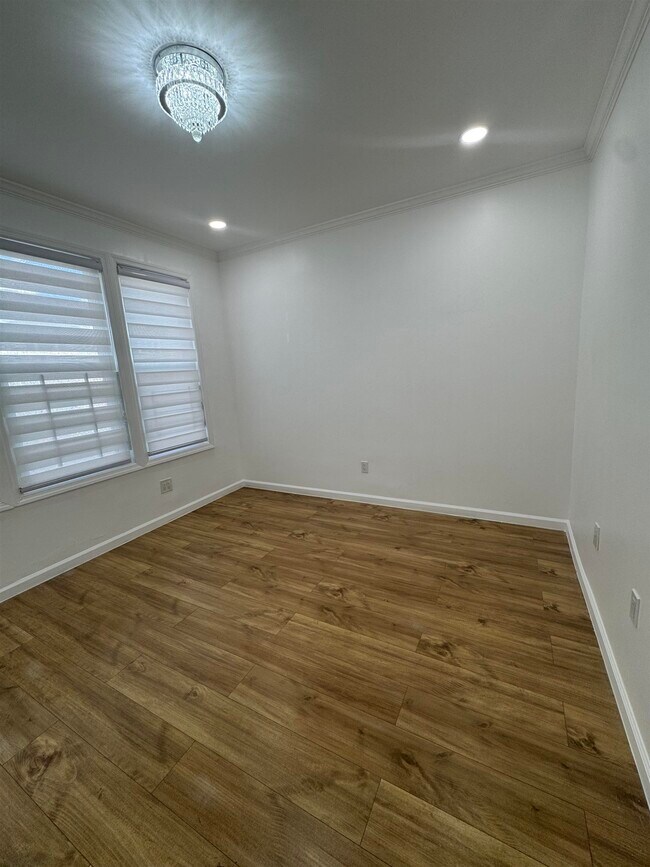 Building Photo - 395 Cator Ave