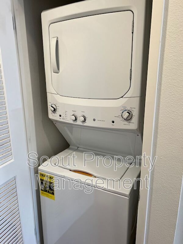 Building Photo - 445 Island Ave