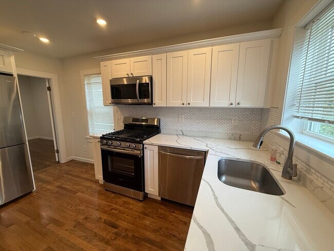 Building Photo - 89 Clapp St