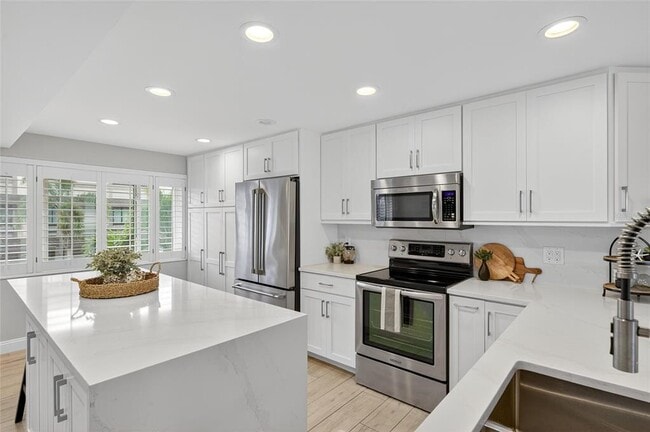 Building Photo - 160 Marina Del Rey Ct