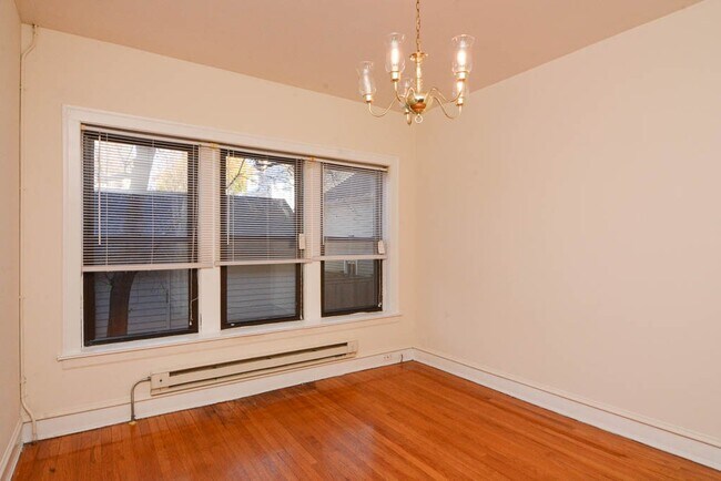 Building Photo - 1324 Oak Ave