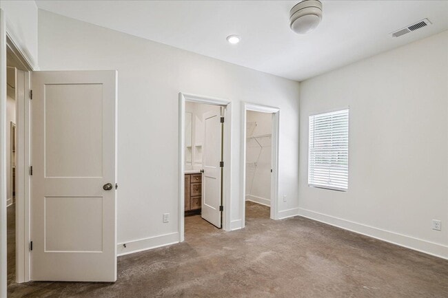Building Photo - 3556 Carnes Ave