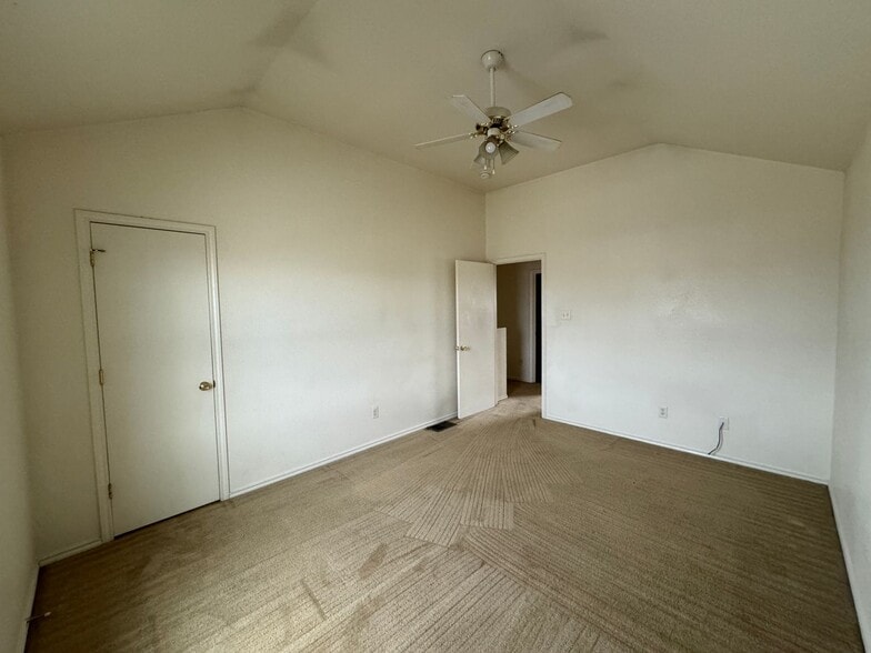 Building Photo - 4410 Sylvia Dr