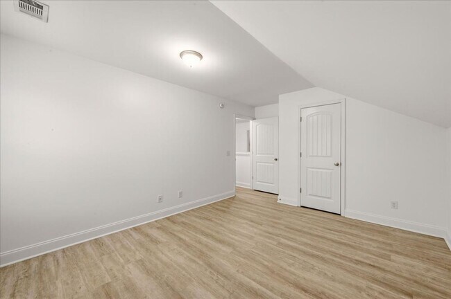 Building Photo - Spacious 5-Bedroom Home with Screened Patio & Private Fenced Yard in Guyton