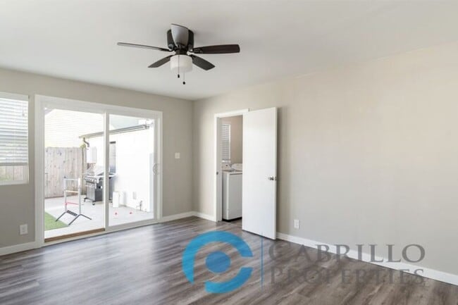 Building Photo - 4851 Mansfield St