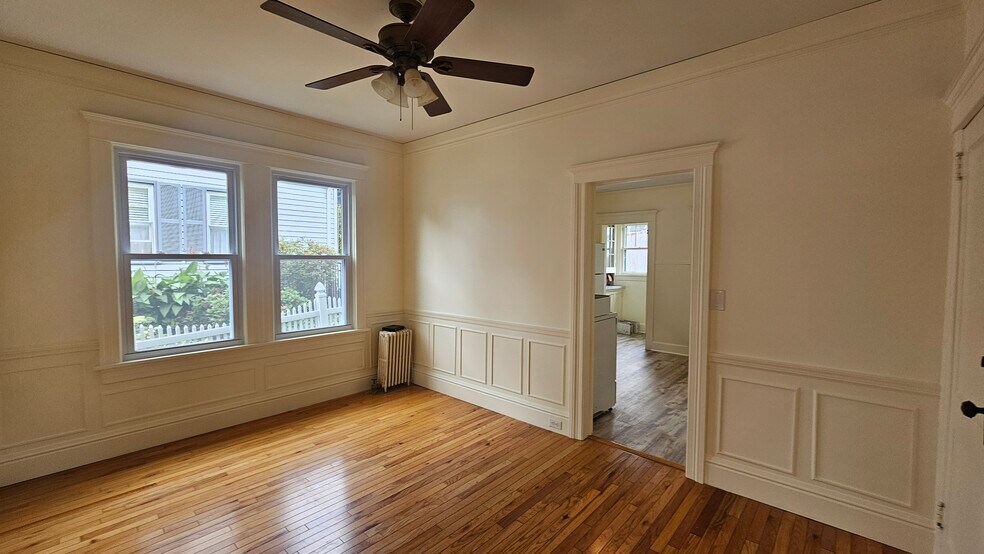 Dining room - 133 Western Ave