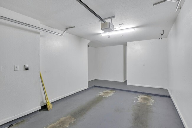 Building Photo - 10075 Gate Pkwy N