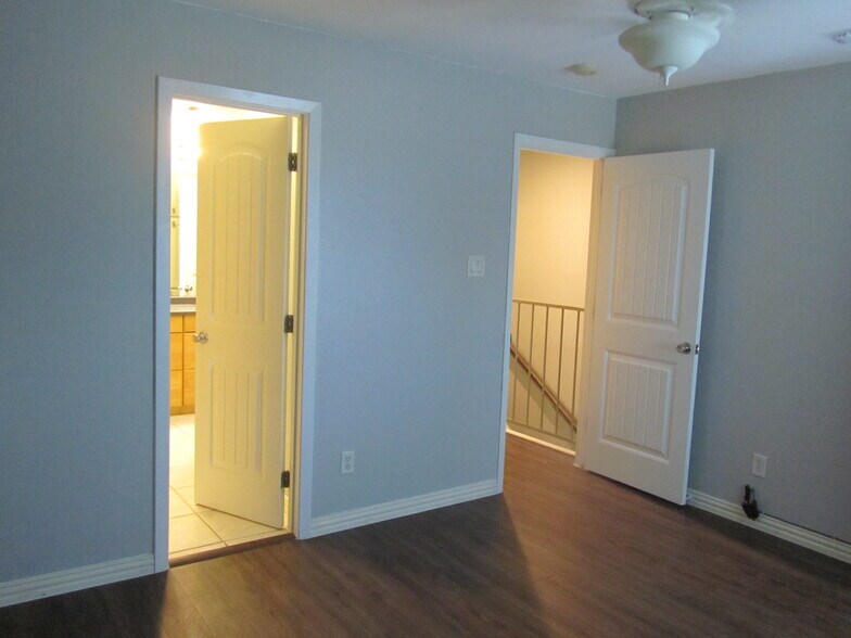 Master bedroom - 239 W Peach St