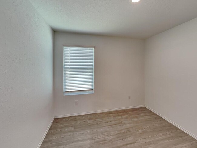 Building Photo - 116 Hollywood Dr