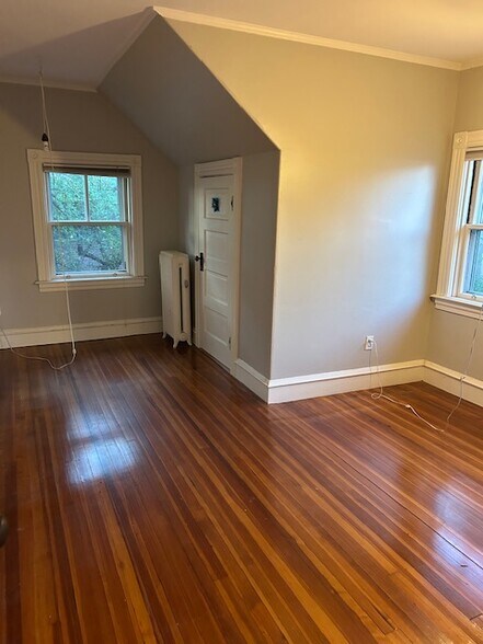 2nd fl front bedroom - 9 Linden Ave