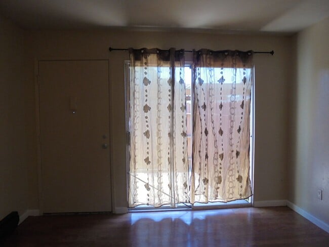 Building Photo - 1625 Park Ln