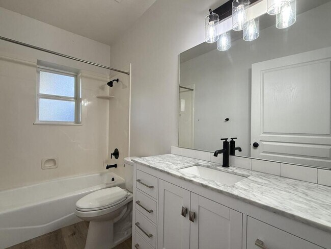 Building Photo - 152 W 4050 N