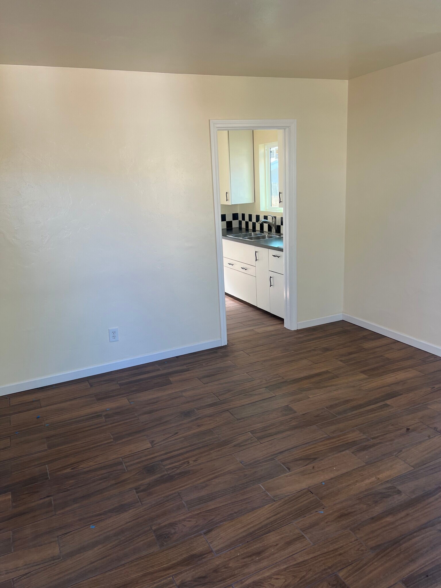 Building Photo - 3870 National Ave