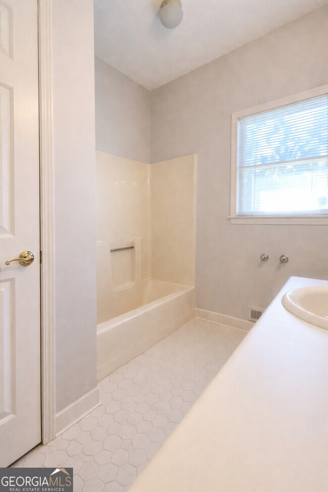 Building Photo - 120 Old Conyers Dr