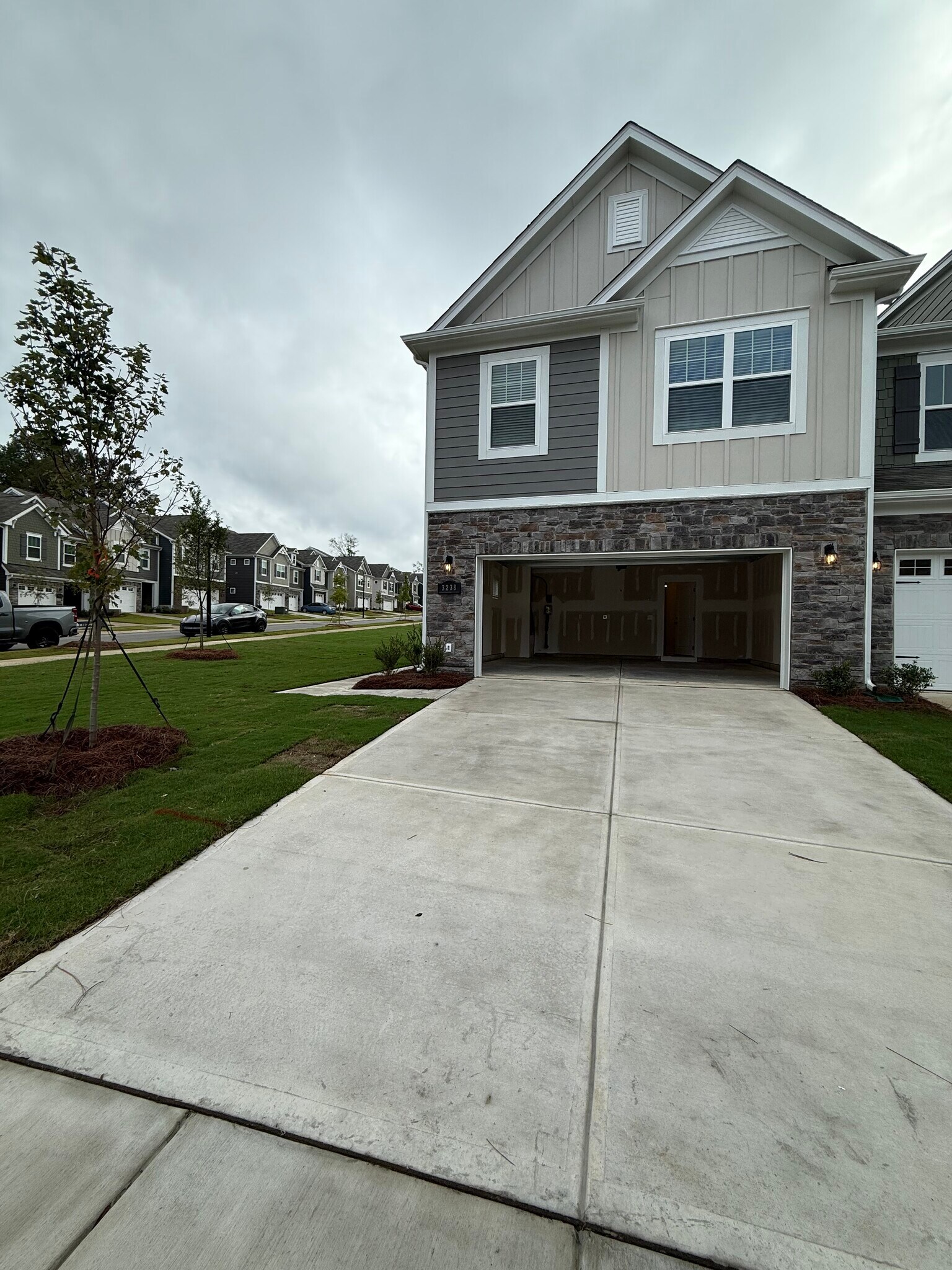 Building Photo - 3238 Lilac Grove Dr