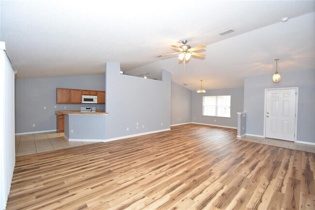 Building Photo - 26 Roller Ln
