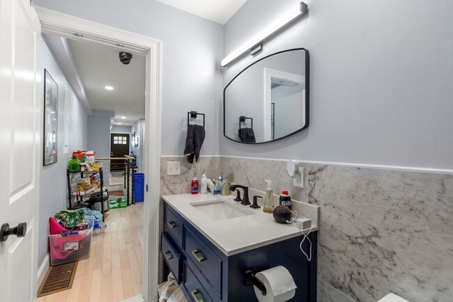 Building Photo - 32 Cameron Ave