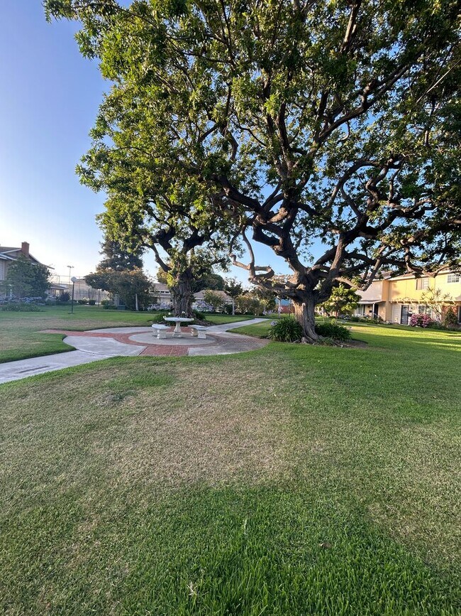 Building Photo - Spacious Home for Rent in Fountain Valley