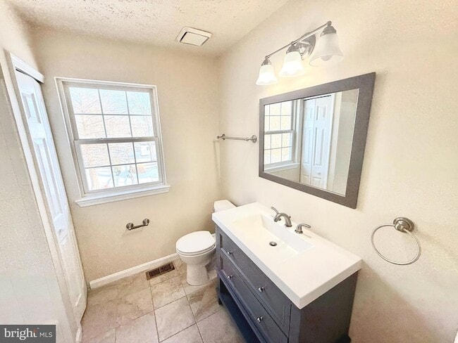 Building Photo - 5026 Dorchester Cir