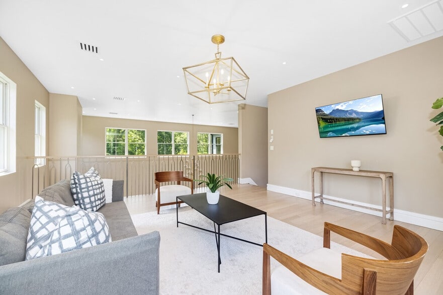 Building Photo - 241 E Saddle River Rd