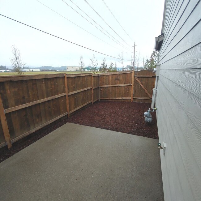 Building Photo - Modern 4BR + AC | Minutes to Hillsboro & High Tech Corridor - Coming Soon!