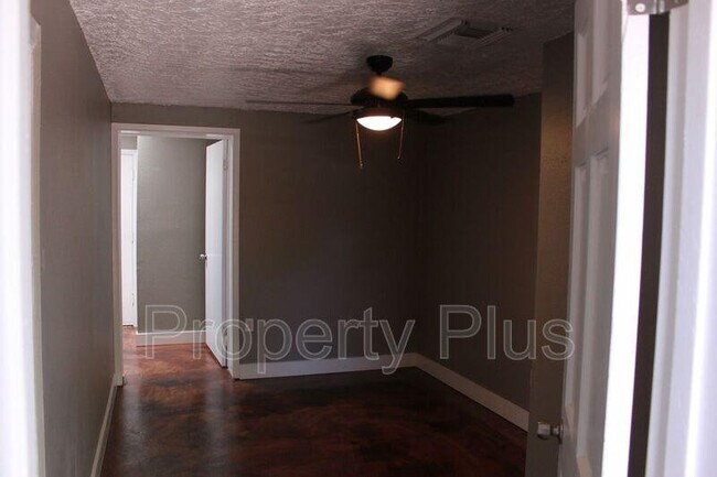 Building Photo - 1228 S McKemy St