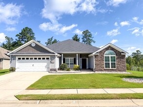 Building Photo - 4 Bedroom 3 Bathroom Ranch