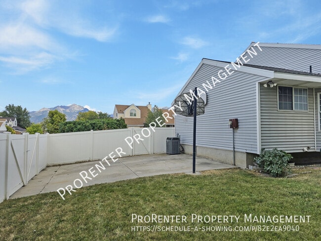 Building Photo - 9132 Sandy Creek Cir