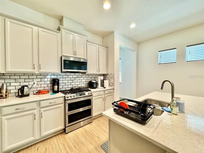 Building Photo - 827 Winterside Dr