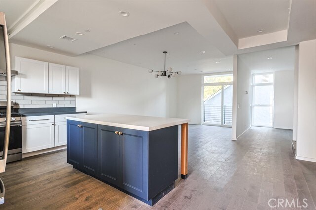 Building Photo - 14754 Gilmore St