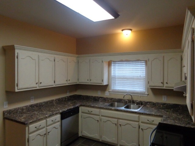 Building Photo - 602 Glenties Dr
