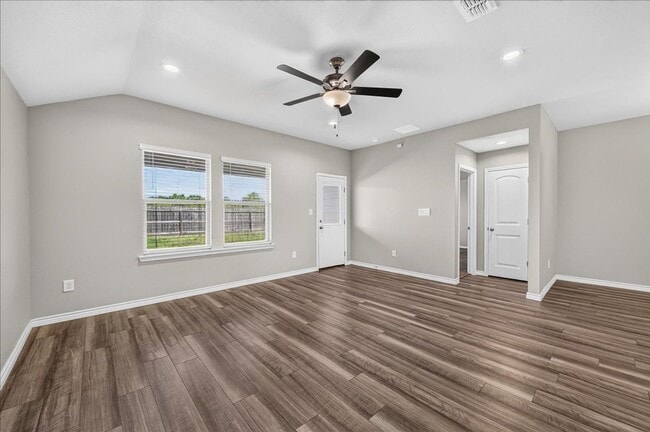 Building Photo - 8133 Cattlemen Dr