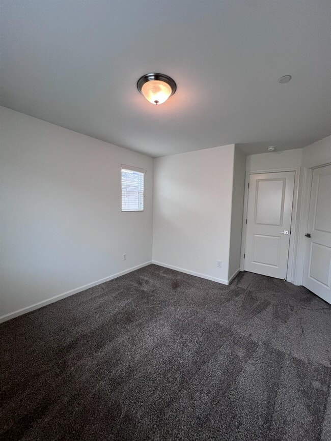 Building Photo - 1918 Oak Ln