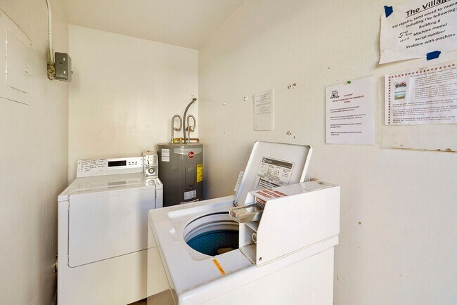 Building Photo - Moon Valley Townhouse at 7th and T-Bird!