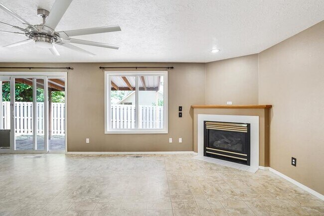 Building Photo - 1075 Mildred Ln SE