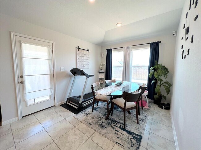 Building Photo - 502 Mossy Rock Dr