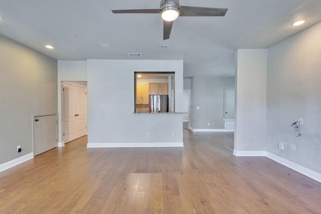 Building Photo - 2358 Wilson St