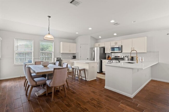 Building Photo - 2004 Dry Season Trail